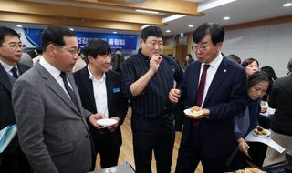 Jangheung-gun Mushroom Industry Research Institute Develops Wooden Shiitake Innovation \'Healthy Food\'